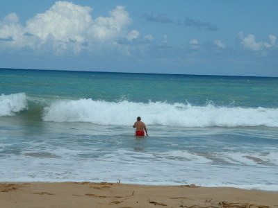 Crazed Tourist in High Surf - loses glasses